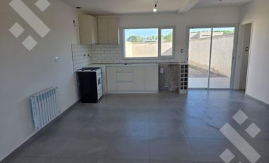 En Venta, Duplex de 2 Dormitorios, Bº  Bella Vista, Plottier