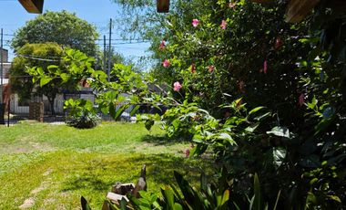 Casa sobre dos terrenos