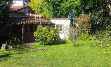 Casa sobre dos terrenos