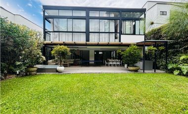 Casa en unidad cerrada en el retiro sector la María.