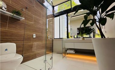 Casa en unidad cerrada en el retiro sector la María.