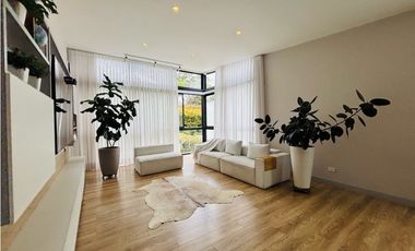 Casa en unidad cerrada en el retiro sector la María.