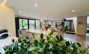 Casa en unidad cerrada en el retiro sector la María.