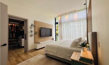 Casa en unidad cerrada en el retiro sector la María.