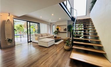 Casa en unidad cerrada en el retiro sector la María.