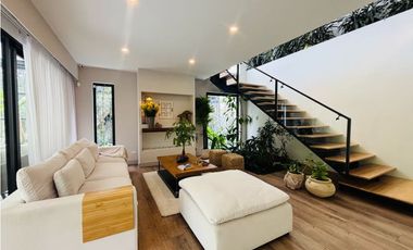 Casa en unidad cerrada en el retiro sector la María.