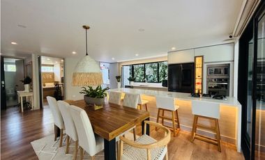 Casa en unidad cerrada en el retiro sector la María.