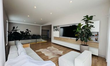 Casa en unidad cerrada en el retiro sector la María.