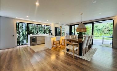 Casa en unidad cerrada en el retiro sector la María.