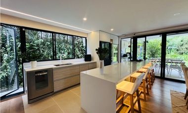 Casa en unidad cerrada en el retiro sector la María.