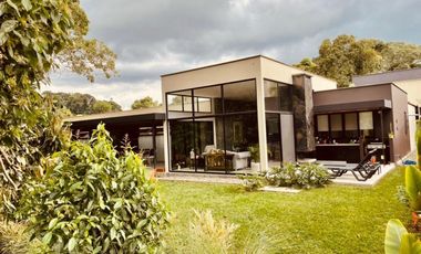 SE VENDE LUJOSA CASA CAMPESTRE - VA ARMENIA/CIRCASIA