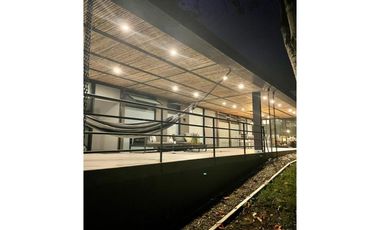 SE VENDE LUJOSA CASA CAMPESTRE - VA ARMENIA/CIRCASIA