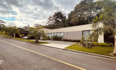 SE VENDE LUJOSA CASA CAMPESTRE - VA ARMENIA/CIRCASIA