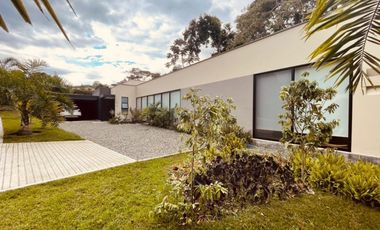 SE VENDE LUJOSA CASA CAMPESTRE - VA ARMENIA/CIRCASIA