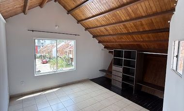 CASA CONJUNTO VISTA CAMPESTRE APARTAMENTO EN VENTA  3 HABITACIONES + SERVICIO CASA DE DOS NIVELES MAS ALTILLO   190m2 FLORIDABLANCA  AT