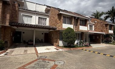 CASA CONJUNTO VISTA CAMPESTRE APARTAMENTO EN VENTA  3 HABITACIONES + SERVICIO CASA DE DOS NIVELES MAS ALTILLO   190m2 FLORIDABLANCA  AT