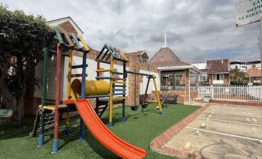 CASA CONJUNTO VISTA CAMPESTRE APARTAMENTO EN VENTA  3 HABITACIONES + SERVICIO CASA DE DOS NIVELES MAS ALTILLO   190m2 FLORIDABLANCA  AT