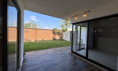 PUNTA TIBURON, Casa en RENTA con estudio en planta baja y amplio jardin