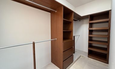 PUNTA TIBURON, Casa en RENTA con estudio en planta baja y amplio jardin