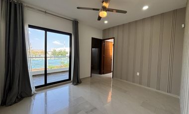 PUNTA TIBURON, Casa en RENTA con estudio en planta baja y amplio jardin