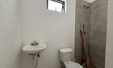 PUNTA TIBURON, Casa en RENTA con estudio en planta baja y amplio jardin