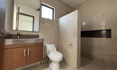 PUNTA TIBURON, Casa en RENTA con estudio en planta baja y amplio jardin