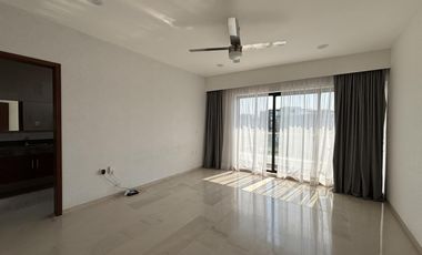 PUNTA TIBURON, Casa en RENTA con estudio en planta baja y amplio jardin