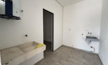 PUNTA TIBURON, Casa en RENTA con estudio en planta baja y amplio jardin