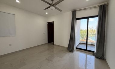 PUNTA TIBURON, Casa en RENTA con estudio en planta baja y amplio jardin