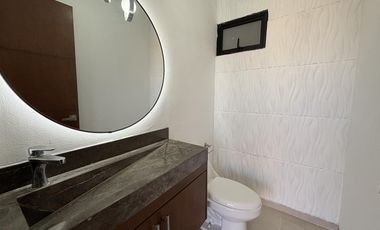 PUNTA TIBURON, Casa en RENTA con estudio en planta baja y amplio jardin