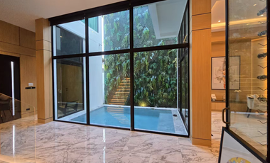4 Bedroom Villa for sale in Phra Khanong Nuea, Bangkok