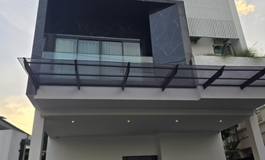 4 Bedroom Villa for sale in Phra Khanong Nuea, Bangkok