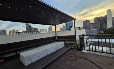 4 Bedroom Villa for sale in Phra Khanong Nuea, Bangkok