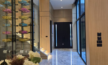 4 Bedroom Villa for sale in Phra Khanong Nuea, Bangkok