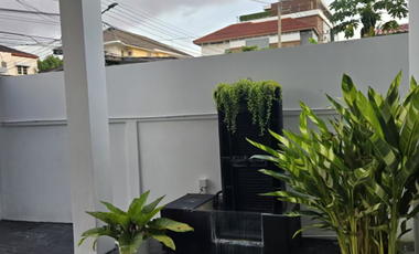 4 Bedroom Villa for sale in Phra Khanong Nuea, Bangkok