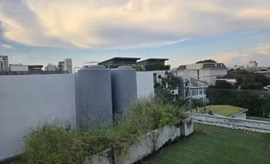 4 Bedroom Villa for sale in Phra Khanong Nuea, Bangkok