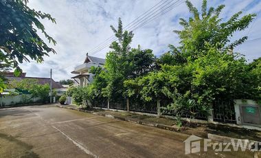 Lanna style pool villa with garden