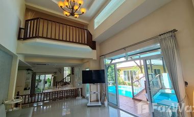 Lanna style pool villa with garden