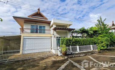 Lanna style pool villa with garden