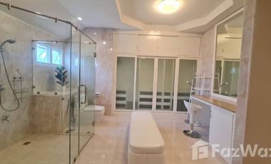 Lanna style pool villa with garden