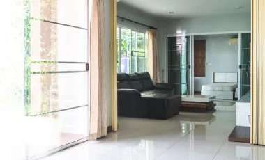 House for rent 4 beds 5 baths 6 parking lots in Sankamphang
