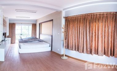 House for rent 4 beds 5 baths 6 parking lots in Sankamphang