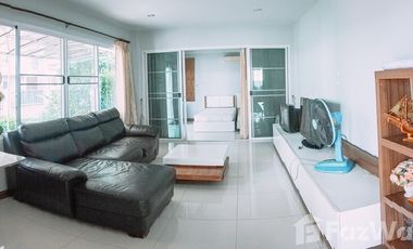 House for rent 4 beds 5 baths 6 parking lots in Sankamphang