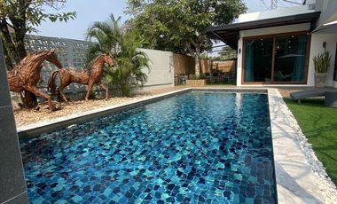 For rent Luxury in this stunning modern-style pool villa