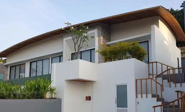 Resonant Villa: MA Seaview Exclusive, 300 SqM w/ 3 Beds