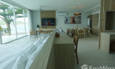 Beachfront Pool Villas