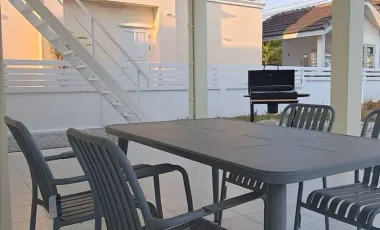 Spacious 3 bedroom 2 bath House Near the Sea Fully furnished