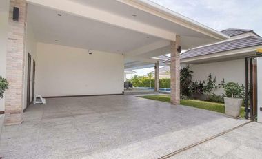 Luxurious 3-Bedroom, 3-Bathroom Pool Villa in Palm Villas