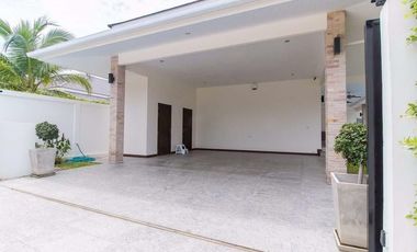 Luxurious 3-Bedroom, 3-Bathroom Pool Villa in Palm Villas