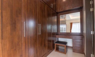Luxurious 3-Bedroom, 3-Bathroom Pool Villa in Palm Villas